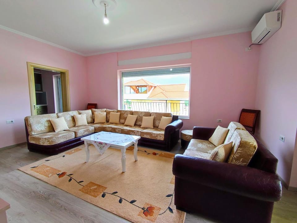 TV and multimedia, Living room, Seating area, air conditioner