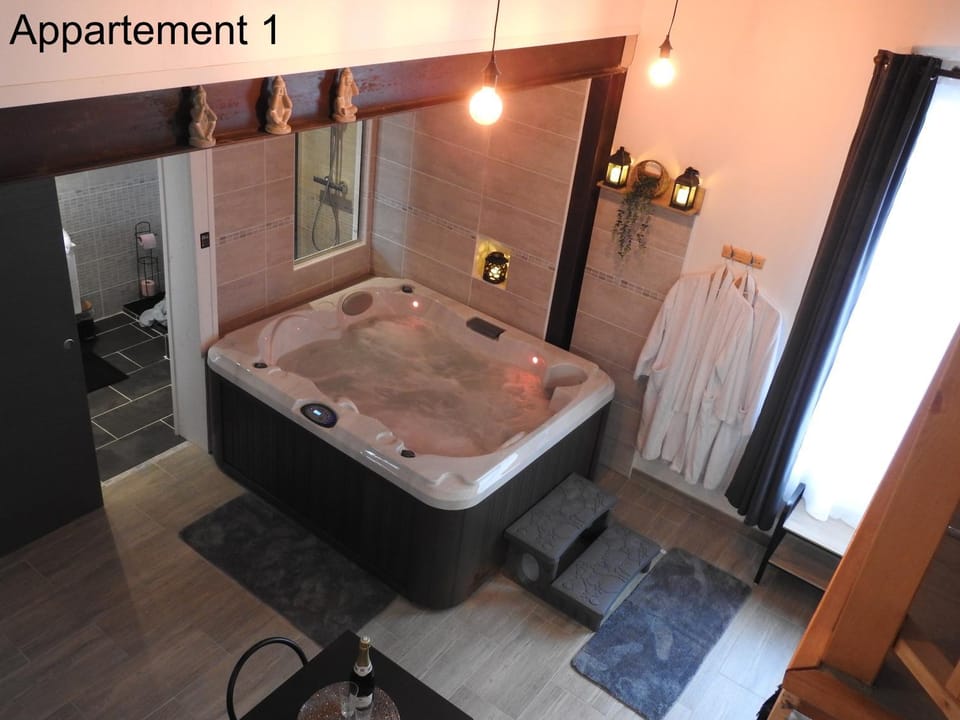 Property building, Spa and wellness centre/facilities