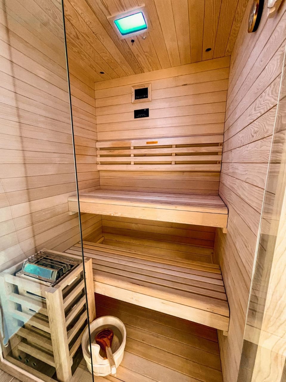 Bed, Sauna, Sauna, Bedroom
