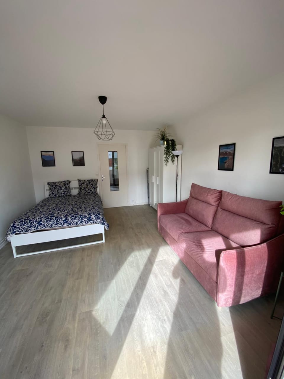 Living room, Photo of the whole room