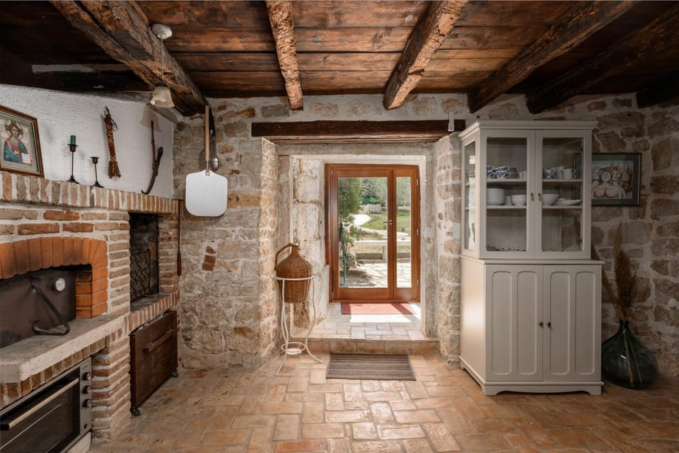 Kitchen or kitchenette, pet friendly, kitchen