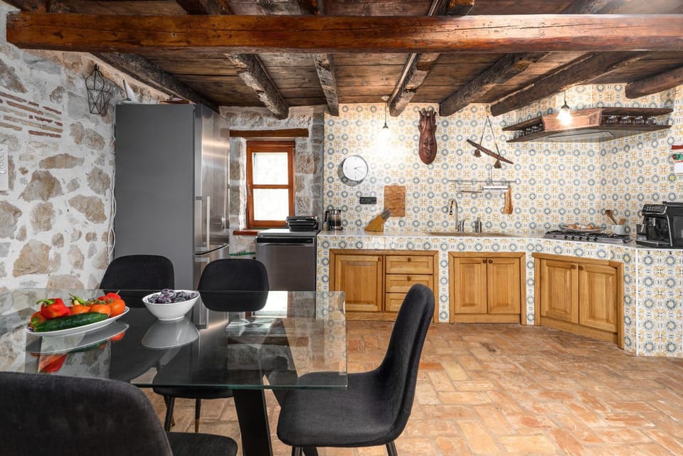 Kitchen or kitchenette, Dining area, Food, kitchen