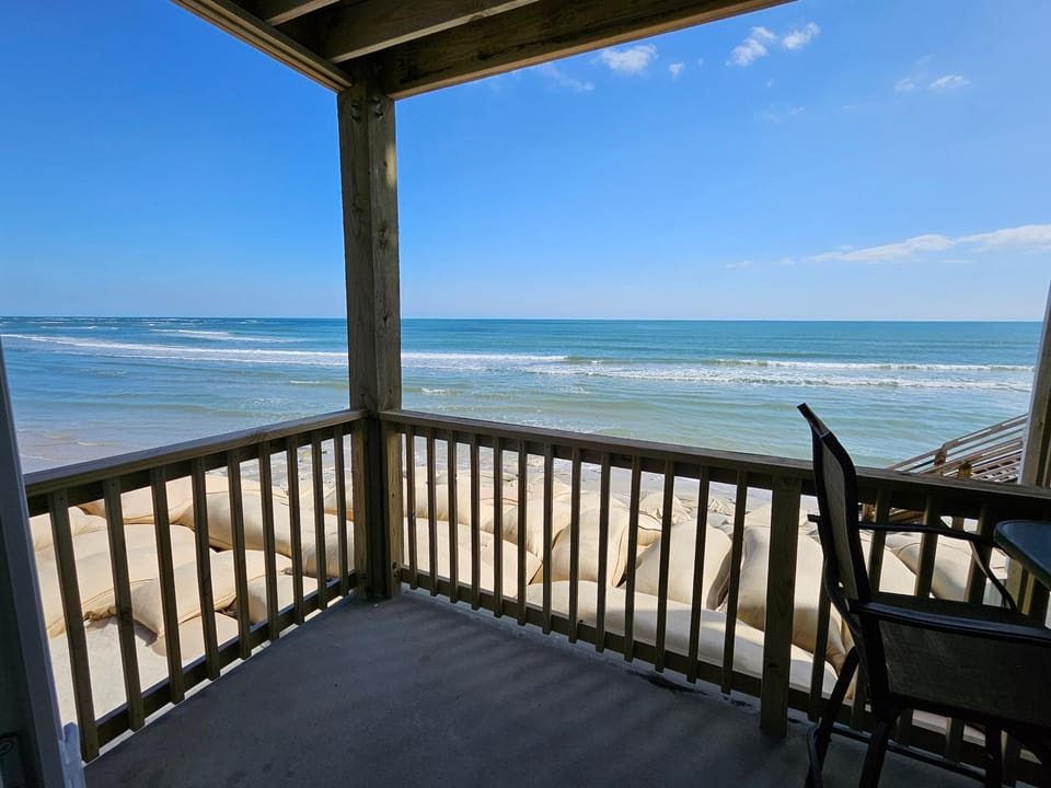 Beachfront Condo 103 House in North Topsail Beach