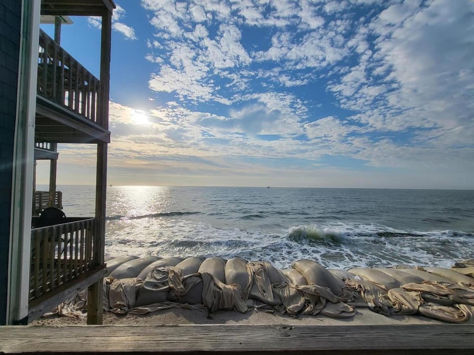 Steps to the Ocean! 129 House in North Topsail Beach