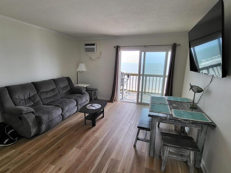 Steps to the Ocean! 129 House in North Topsail Beach