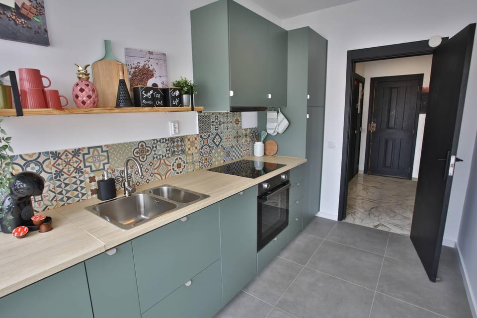 Kitchen or kitchenette, kitchen
