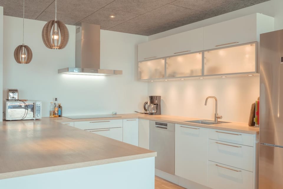 Kitchen or kitchenette, dishwasher, minibar