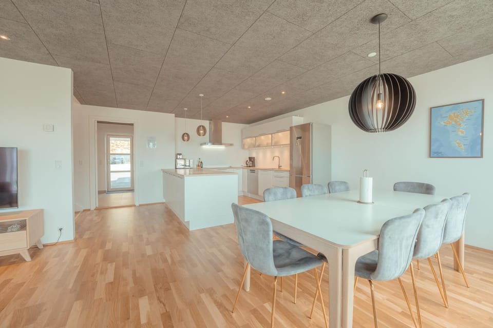 Kitchen or kitchenette, Living room, Dining area, minibar