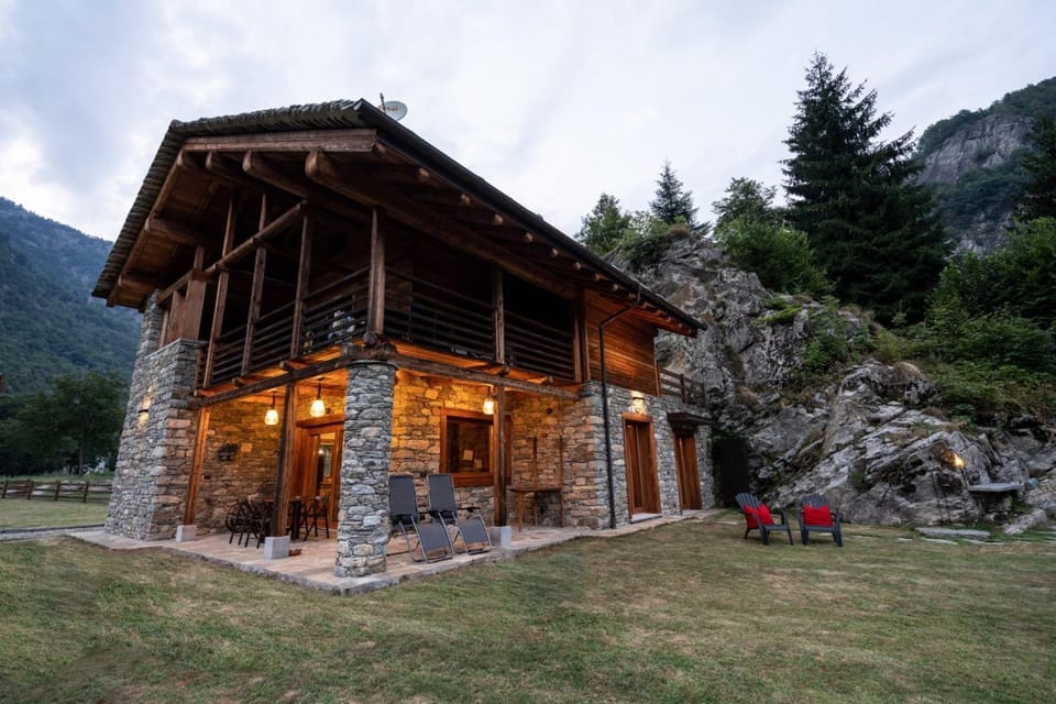 Property building, Natural landscape, Mountain view