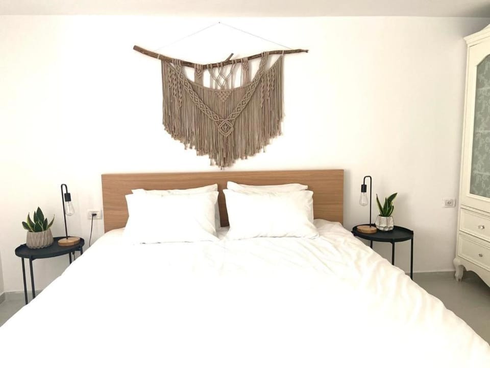 אירוח השקד - 10דק' משדה התעופה Apartment in Center District