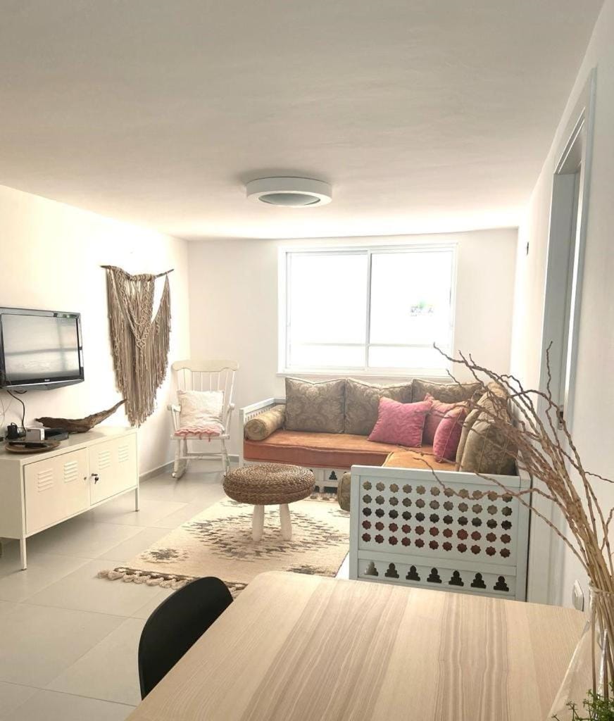 אירוח השקד - 10דק' משדה התעופה Apartment in Center District