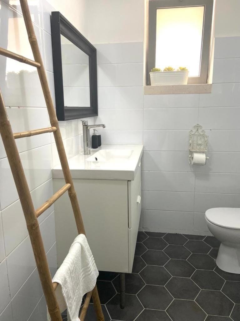 אירוח השקד - 10דק' משדה התעופה Apartment in Center District