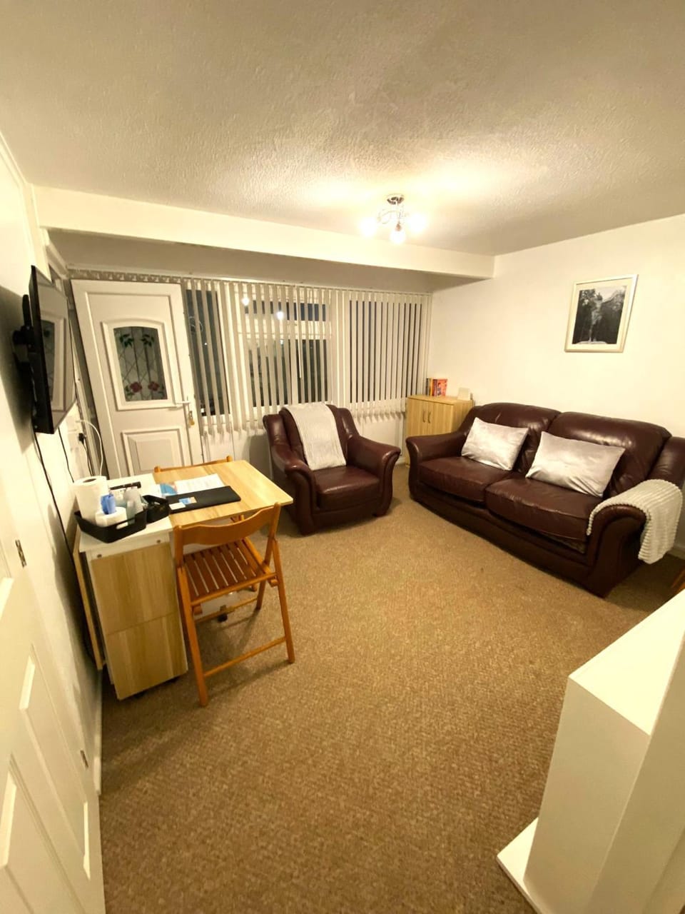 Comfortable and homely 2 bedroom Chalet with FREE passes to swimming pool, gym & club House in England
