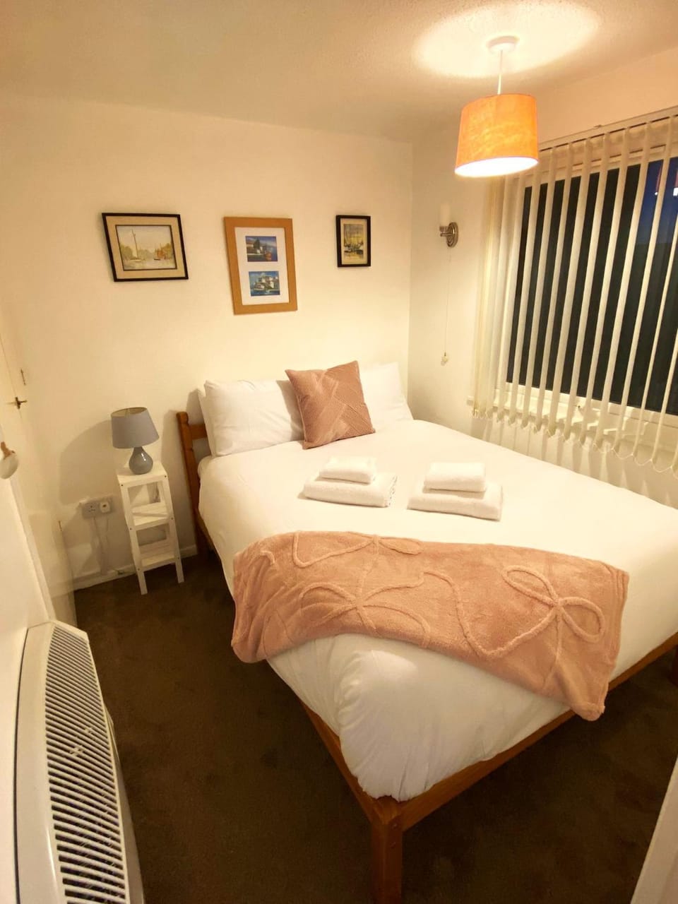 Comfortable and homely 2 bedroom Chalet with FREE passes to swimming pool, gym & club House in England
