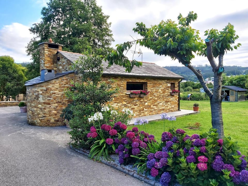 Property building, Spring, Day, Natural landscape, Garden, Garden view, Mountain view