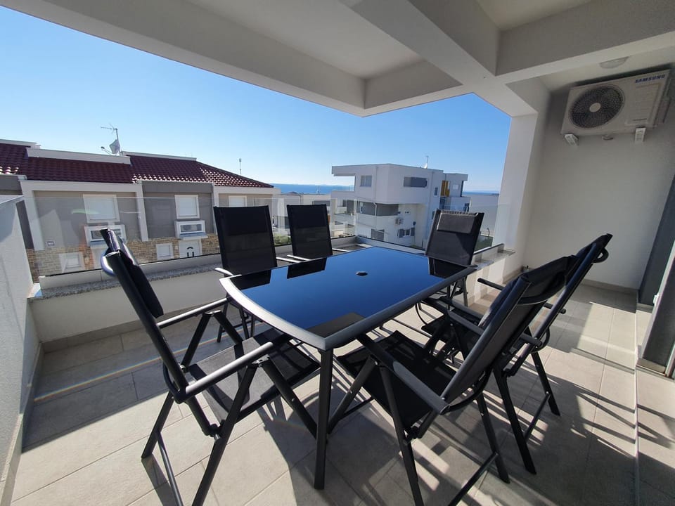 Balcony/Terrace, Pool view, Sea view