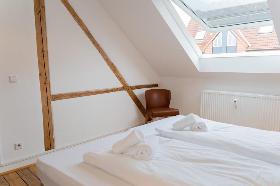 Bed, Photo of the whole room, Bedroom, towels