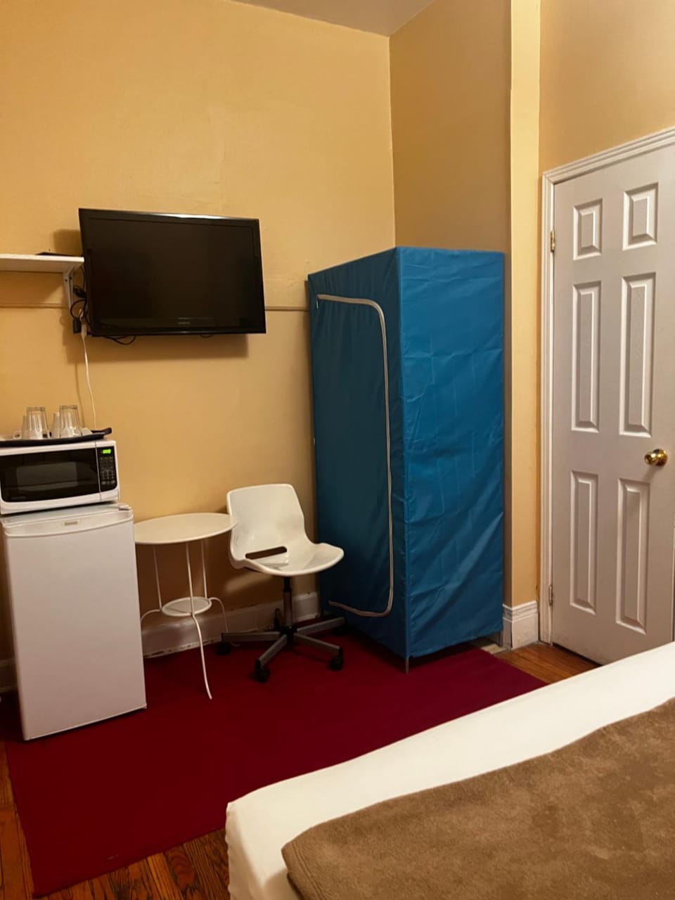 Adas Guesthouse Bed and Breakfast in Toronto