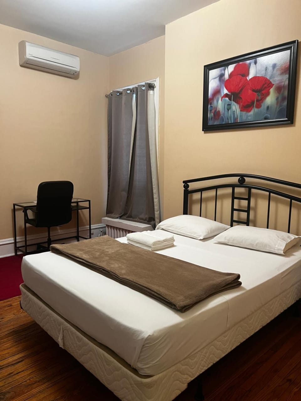 Adas Guesthouse Bed and Breakfast in Toronto