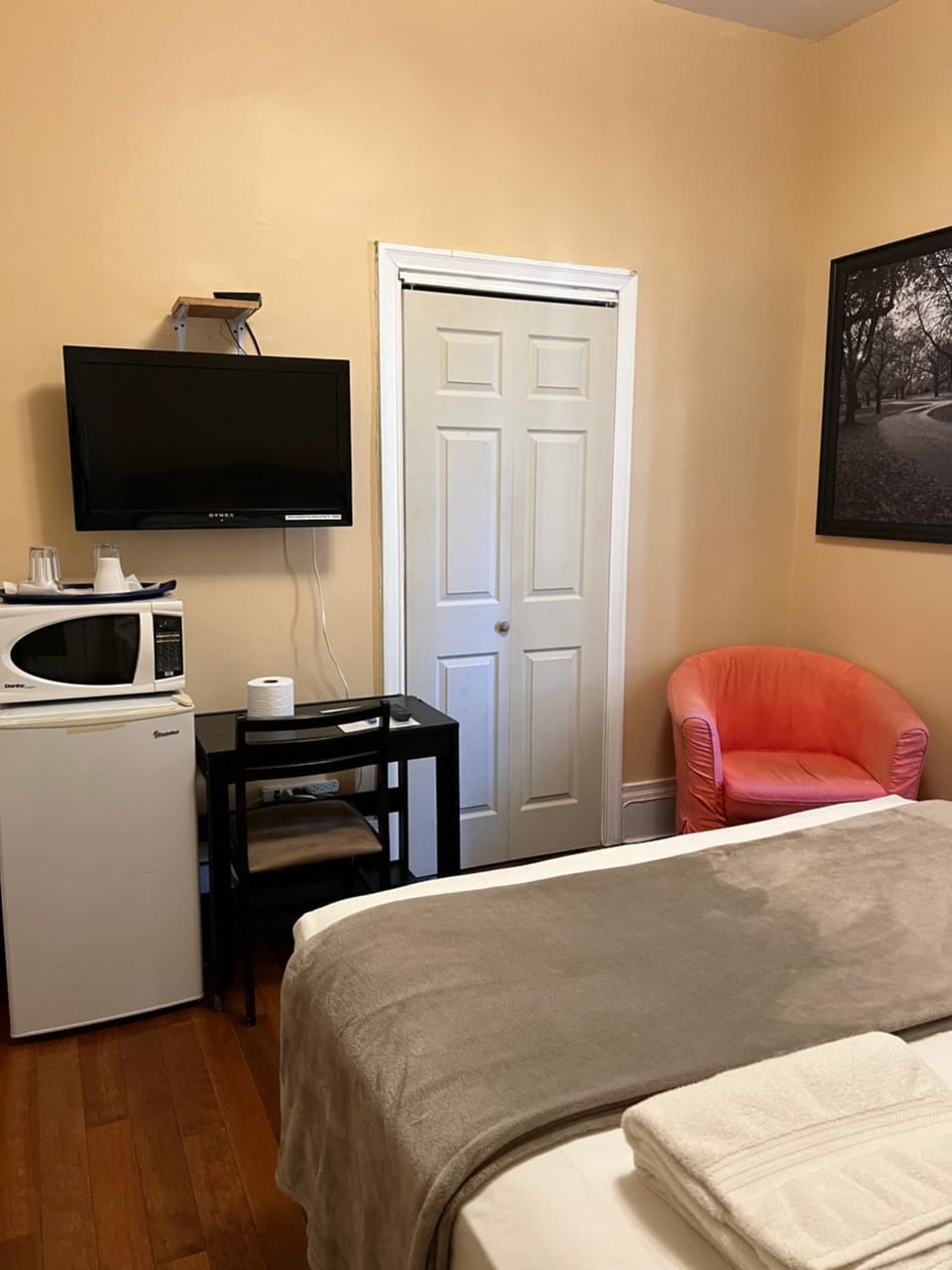 Adas Guesthouse Bed and Breakfast in Toronto