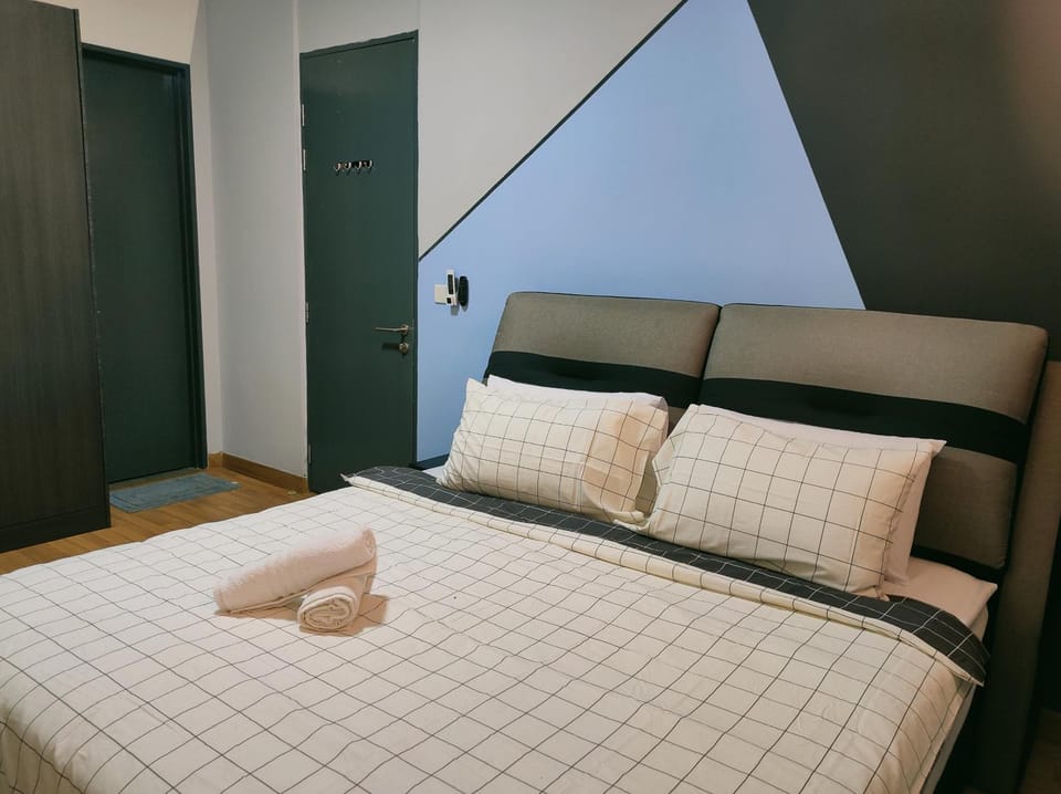 Dual Key 3BR at Macalister 218 Georgetown 32 WL Apartment in George Town