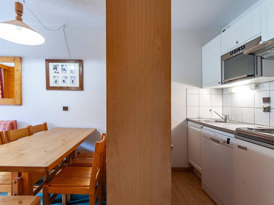 Appartement avec balcon, proche des pistes et commerces - FR-1-355-203 Apartment in Les Allues