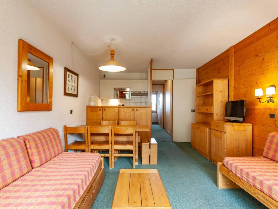 Appartement avec balcon, proche des pistes et commerces - FR-1-355-203 Apartment in Les Allues