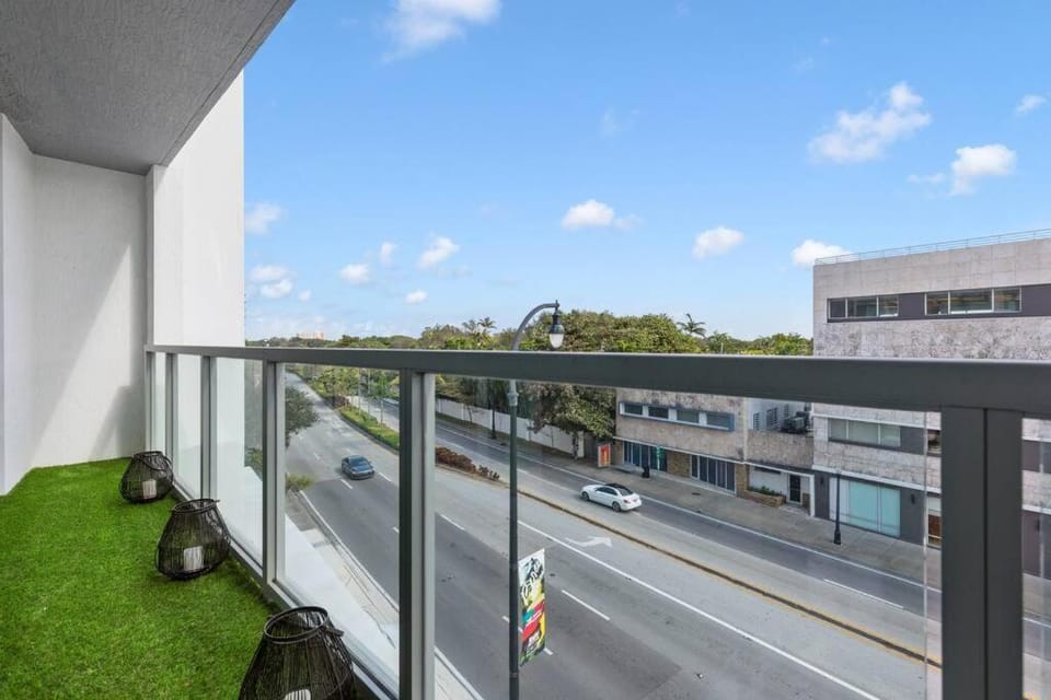 Balcony/Terrace, City view, Street view