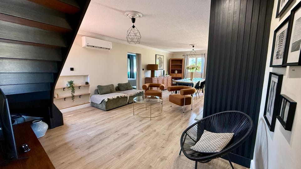 Bastia - Very spacious 130m2 Villa Top Apartment with Garden, 2 AC Bedrooms, Near Port, City Center, and Beaches in Bastia" Apartment in Bastia