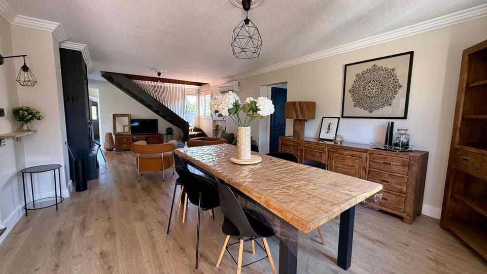 Bastia - Very spacious 130m2 Villa Top Apartment with Garden, 2 AC Bedrooms, Near Port, City Center, and Beaches in Bastia" Apartment in Bastia