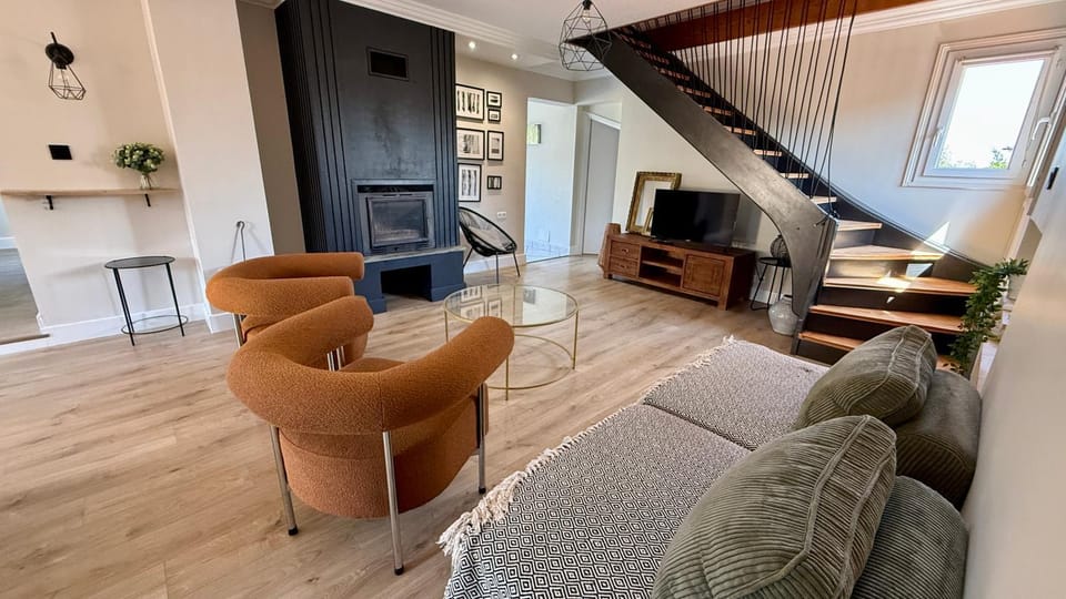 Bastia - Very spacious 130m2 Villa Top Apartment with Garden, 2 AC Bedrooms, Near Port, City Center, and Beaches in Bastia" Apartment in Bastia