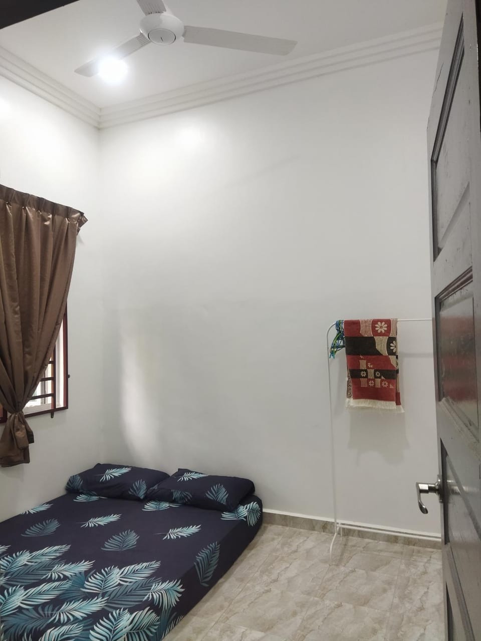 Bedroom, fireplace
