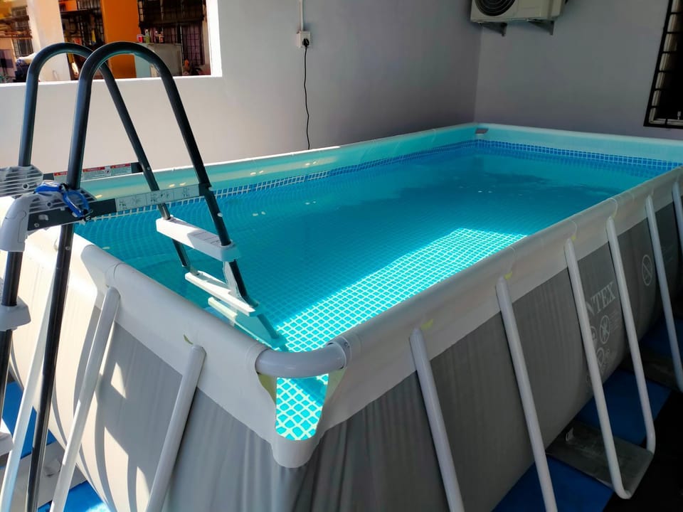 Swimming pool, Swimming pool