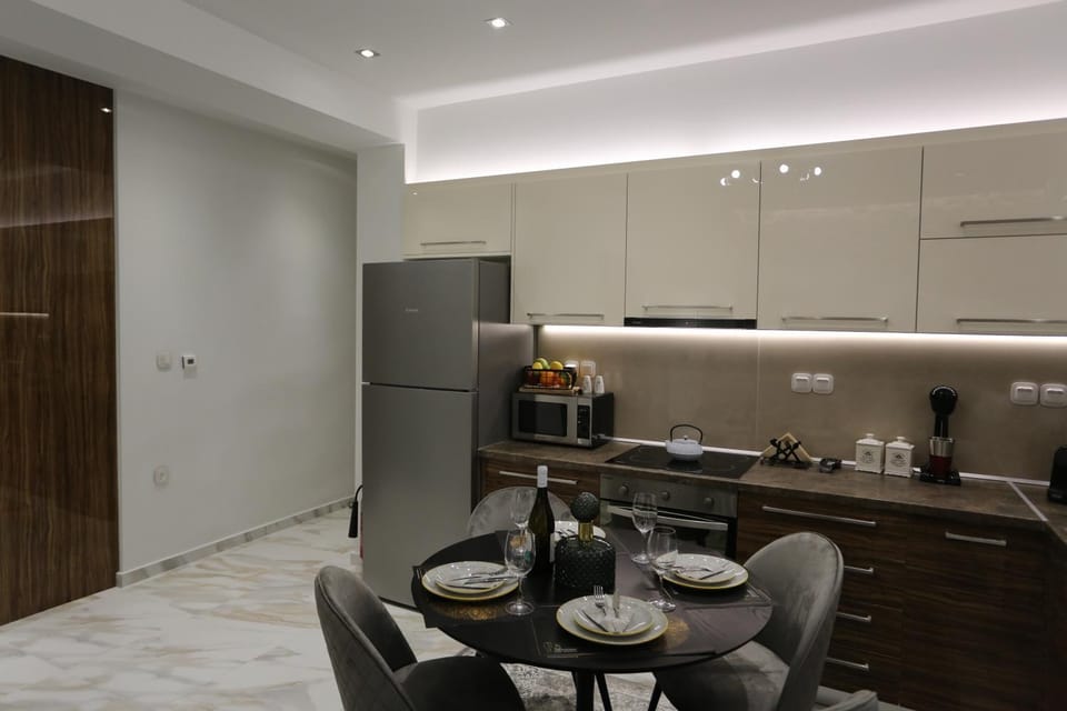 Coffee/tea facilities, Kitchen or kitchenette, Dining area