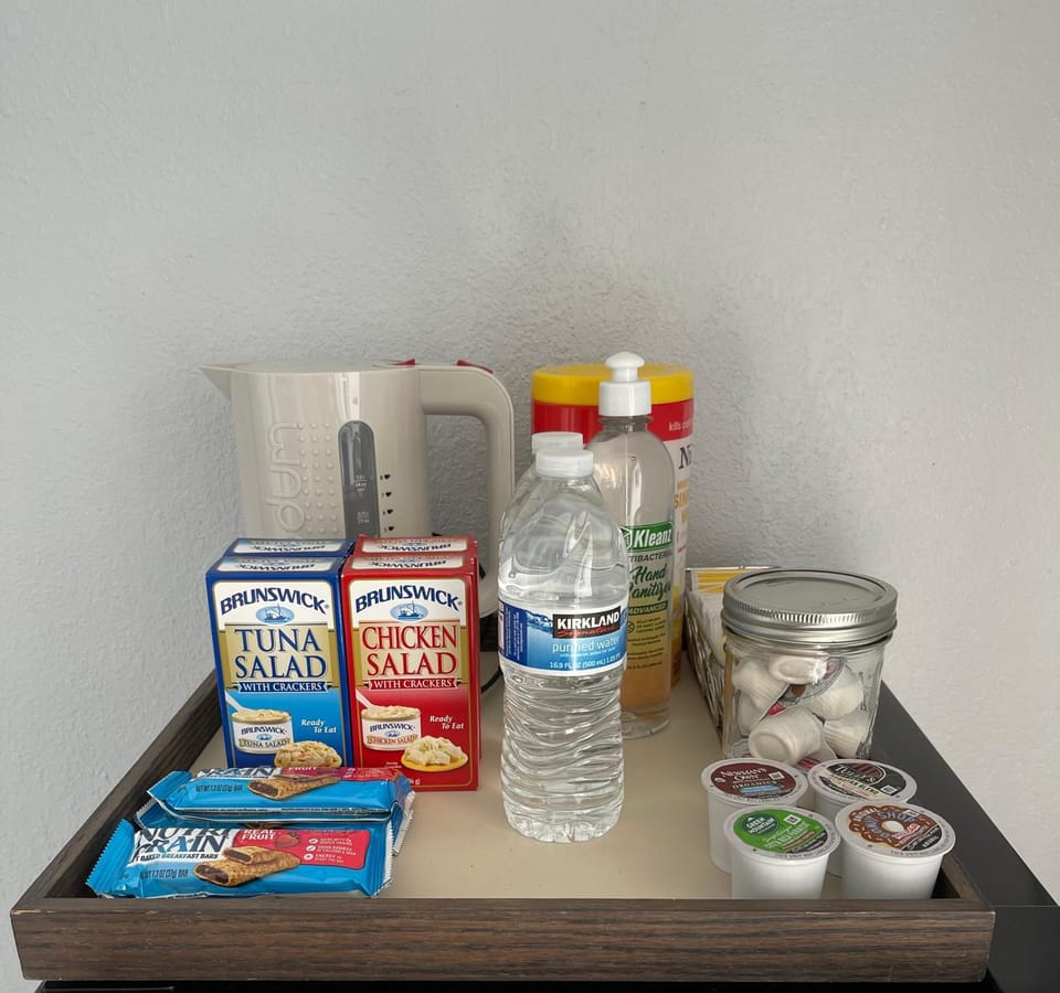 Coffee/tea facilities, Food and drinks