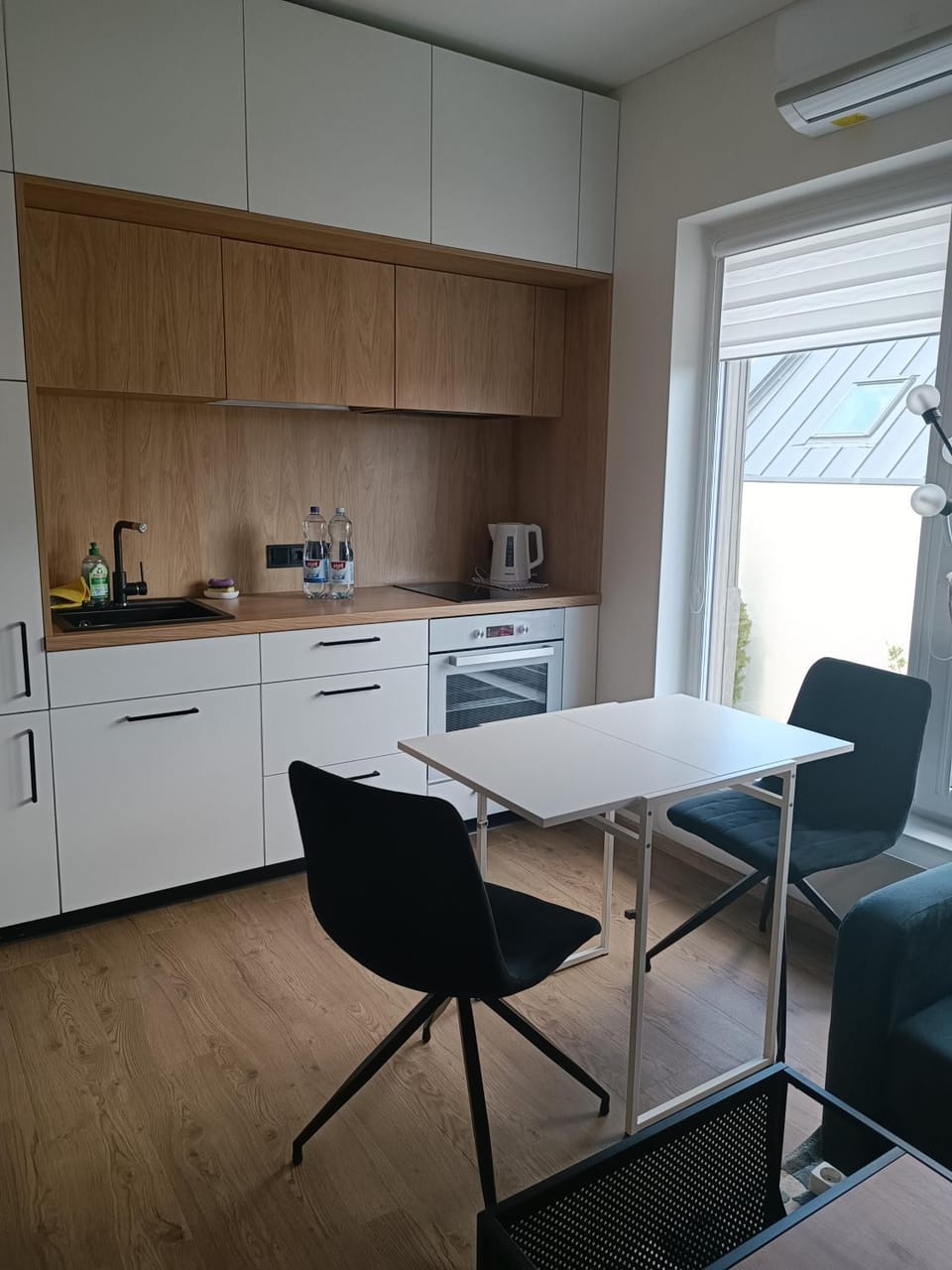 Kitchen or kitchenette, Dining area, Communal kitchen