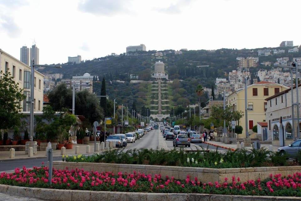 Nearby landmark, Neighbourhood, Street view