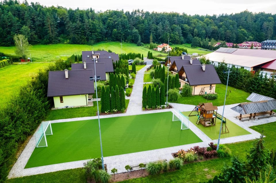 Property building, Spring, Natural landscape, BBQ facilities, Children play ground, pet friendly
