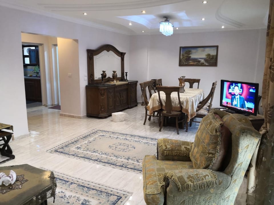 Communal lounge/ TV room, TV and multimedia, Living room, Seating area, Dining area, Evening entertainment