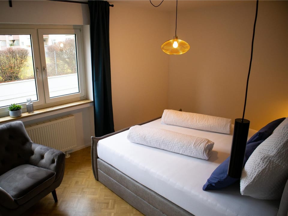 Bed, Seating area, Bedroom