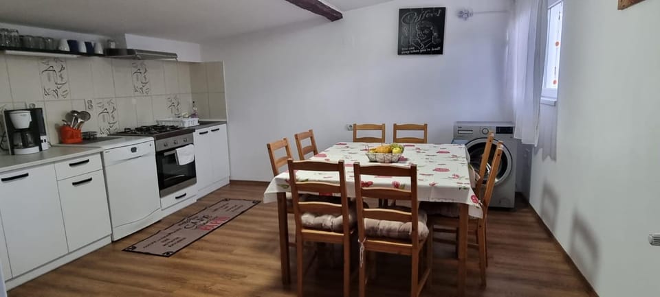 Kitchen or kitchenette, Dining area, dishwasher, oven, toaster
