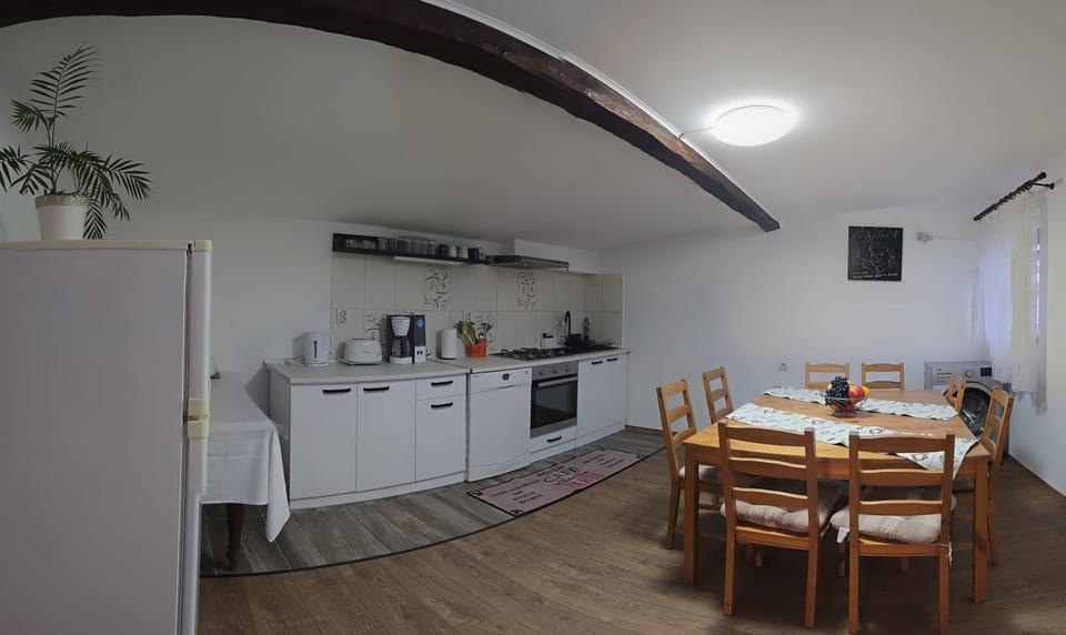 Coffee/tea facilities, Kitchen or kitchenette, oven, toaster