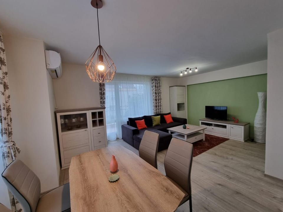 Communal lounge/ TV room, Living room, Dining area