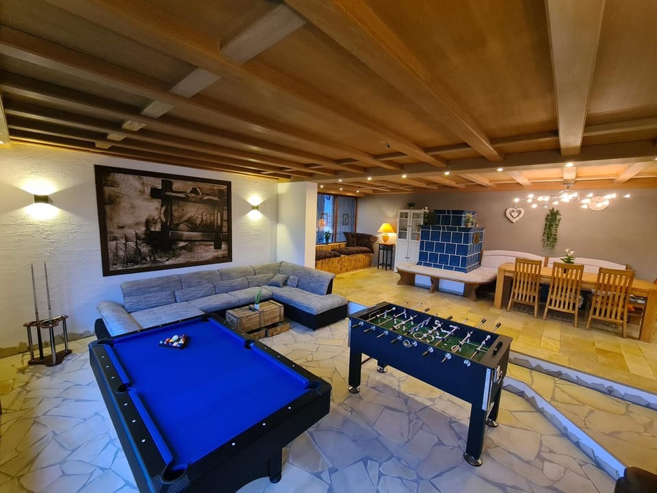 Billiard, Living room