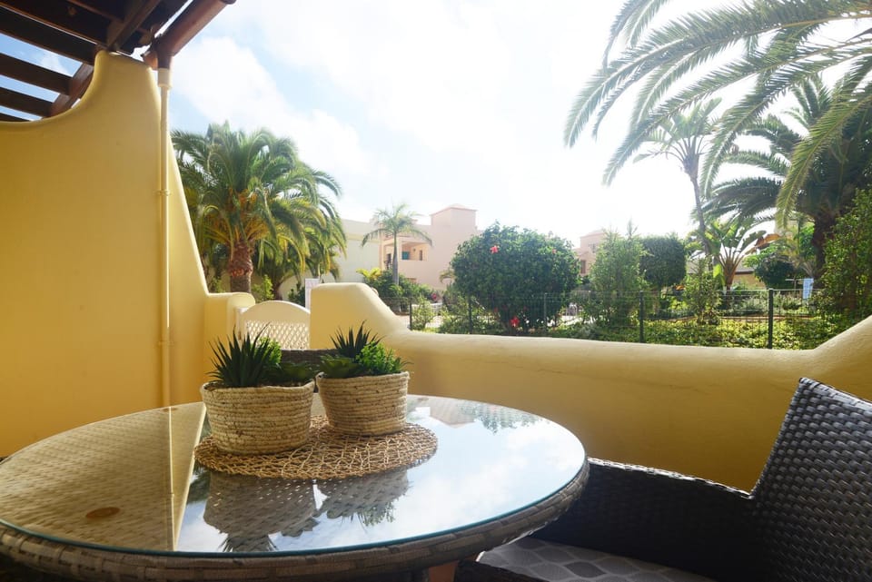 Townhouse El Sultan, 6 Sleeps, Wi-Fi & Tv package Villa in Corralejo