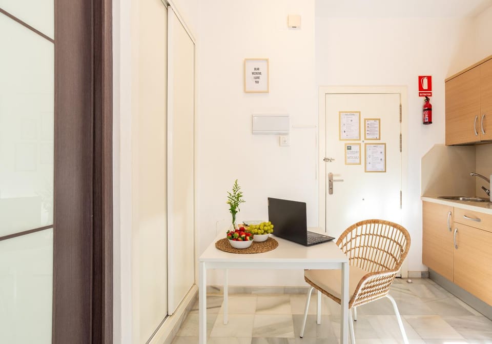 Kitchen or kitchenette, Seating area, Dining area