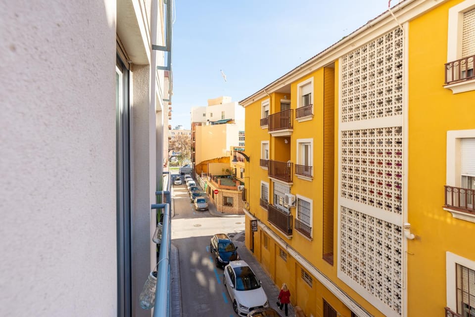 Day, Neighbourhood, Balcony/Terrace, City view, Street view, Street view, Location, Parking