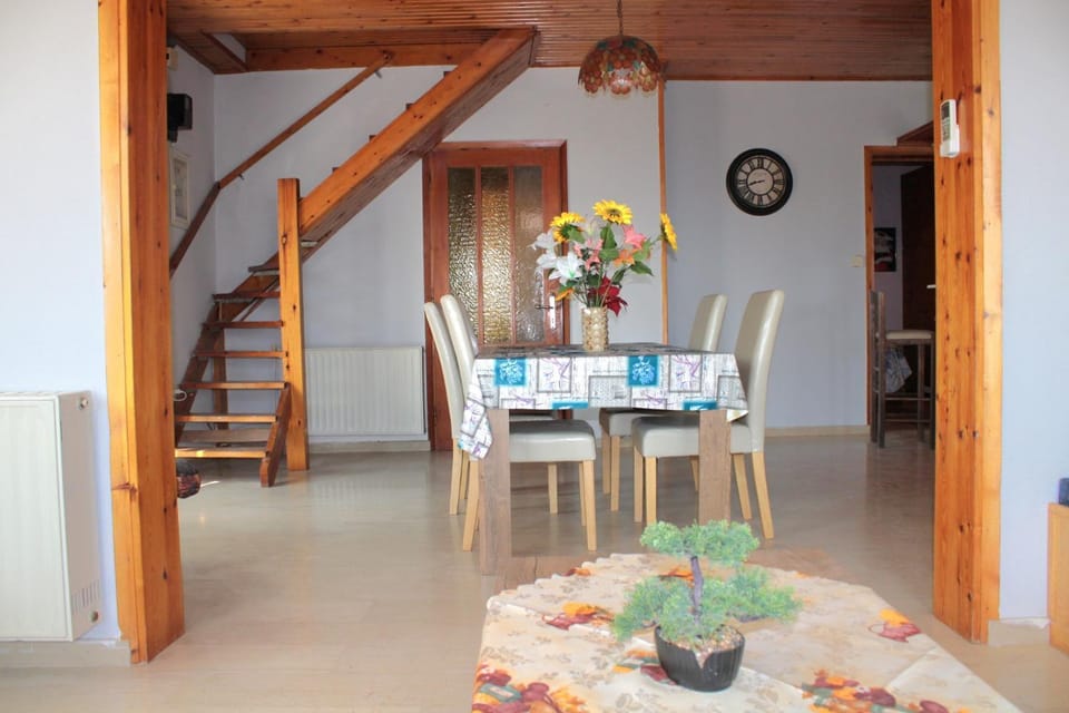 Komninos' Traditional House House in East Attica Regional Unit, Greece