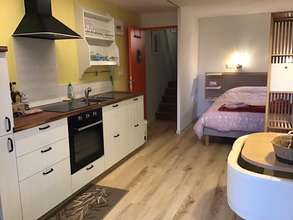 La Mazille , cossy vakantiestudio met zwembad in zuid-Bourgogne Apartment in Bourgogne-Franche-Comté
