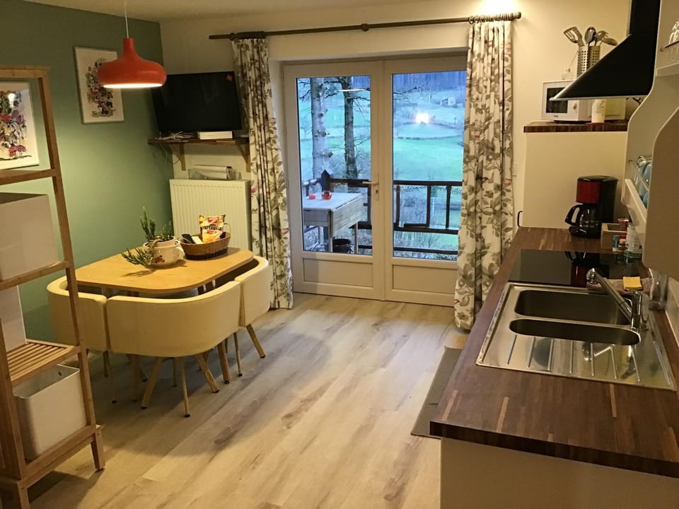 La Mazille , cossy vakantiestudio met zwembad in zuid-Bourgogne Apartment in Bourgogne-Franche-Comté